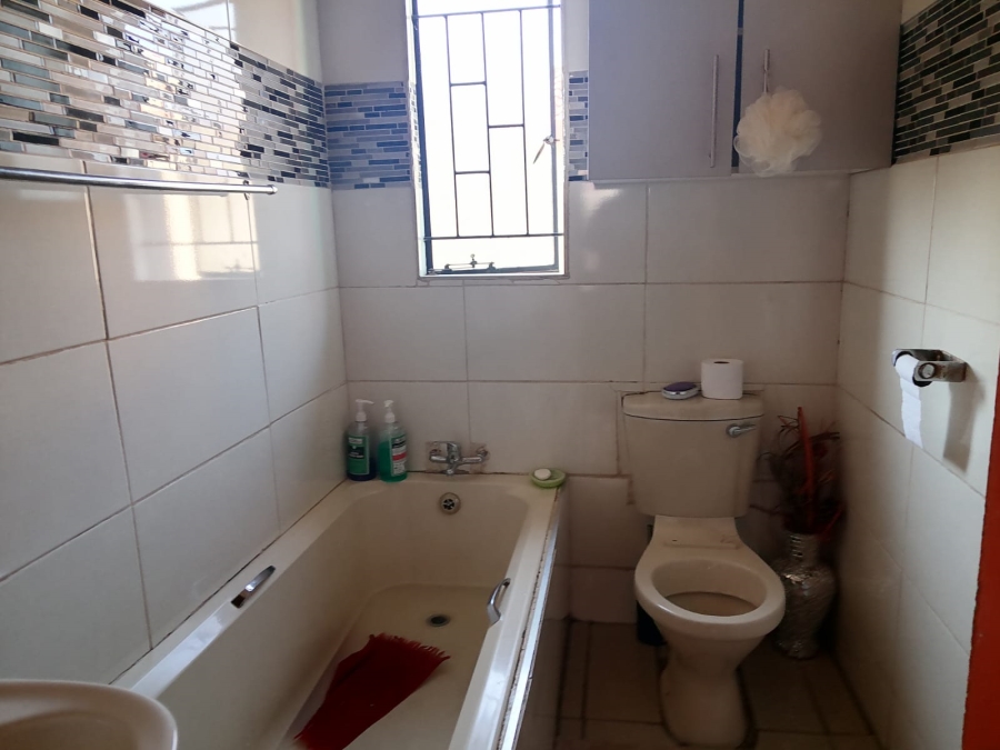 2 Bedroom Property for Sale in Tlhabane West North West